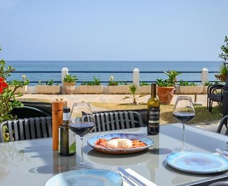 Newly Renovated 2 Bedroom Beachfront House Sitio de Calahonda Exteriör bild