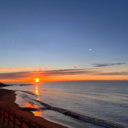 Newly Renovated 2 Bedroom Beachfront House Sitio de Calahonda Exteriör bild