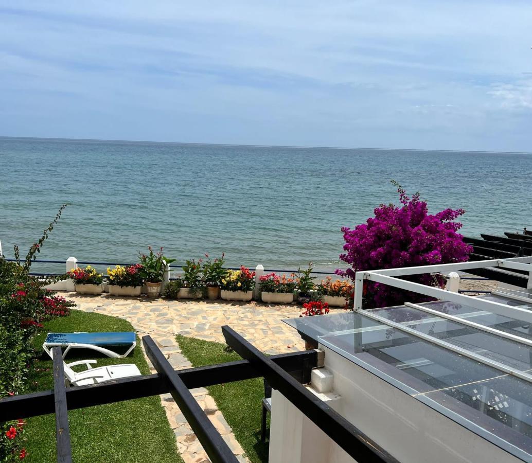 Newly Renovated 2 Bedroom Beachfront House Sitio de Calahonda Exteriör bild