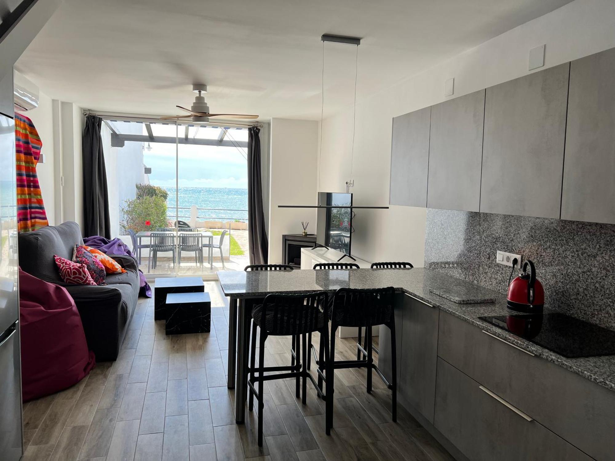 Newly Renovated 2 Bedroom Beachfront House Sitio de Calahonda Exteriör bild
