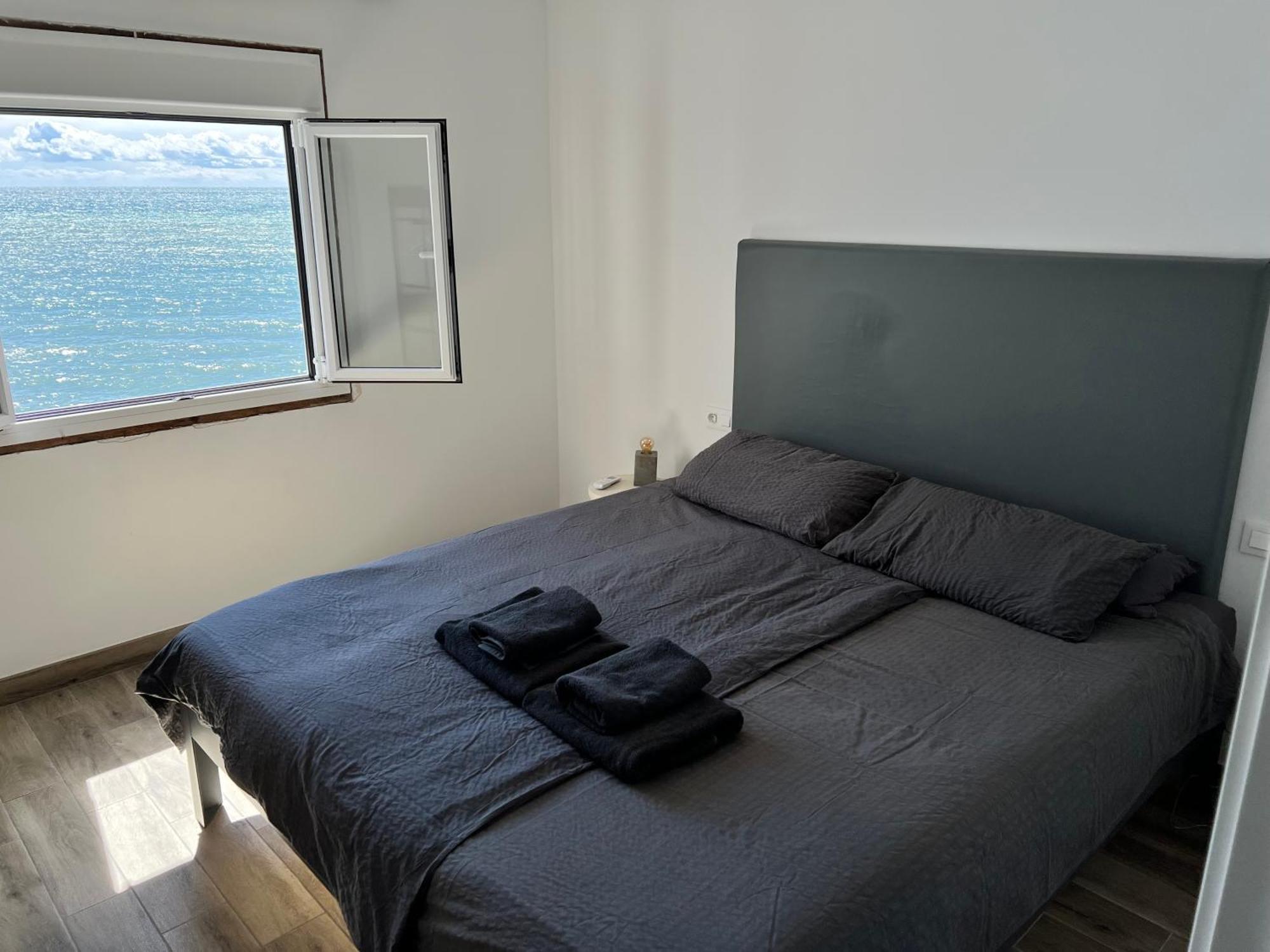 Newly Renovated 2 Bedroom Beachfront House Sitio de Calahonda Exteriör bild