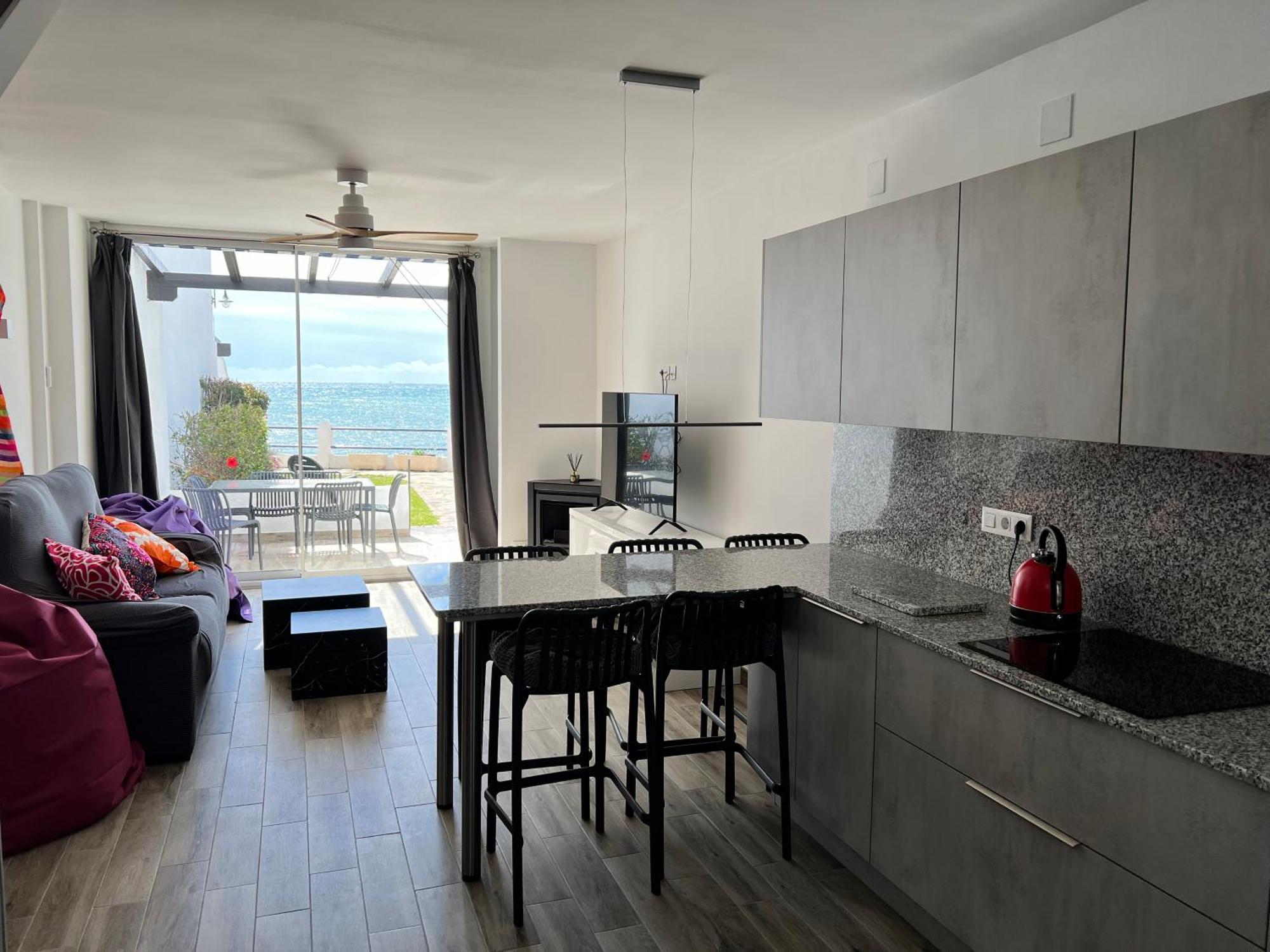 Newly Renovated 2 Bedroom Beachfront House Sitio de Calahonda Exteriör bild