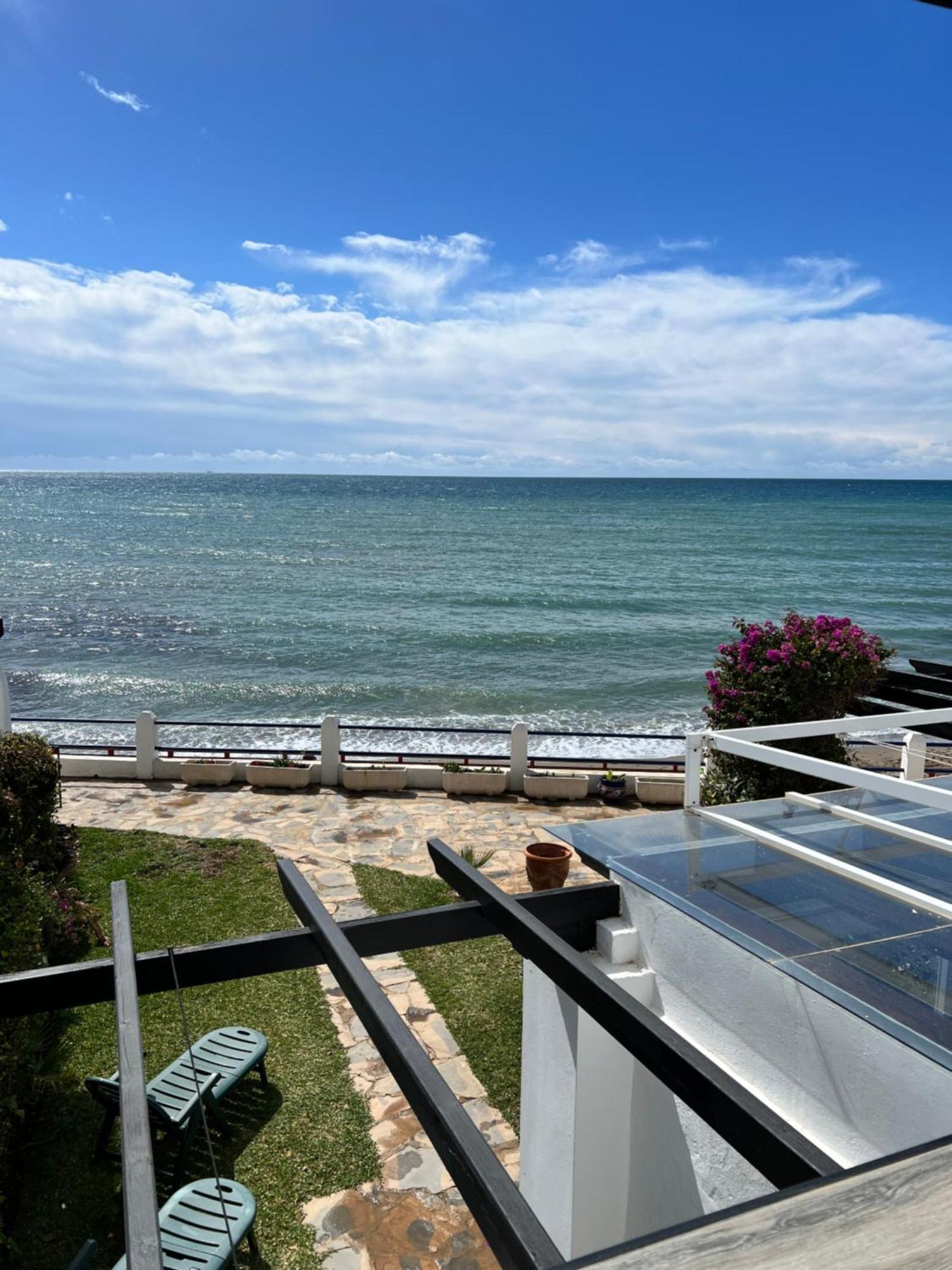 Newly Renovated 2 Bedroom Beachfront House Sitio de Calahonda Exteriör bild