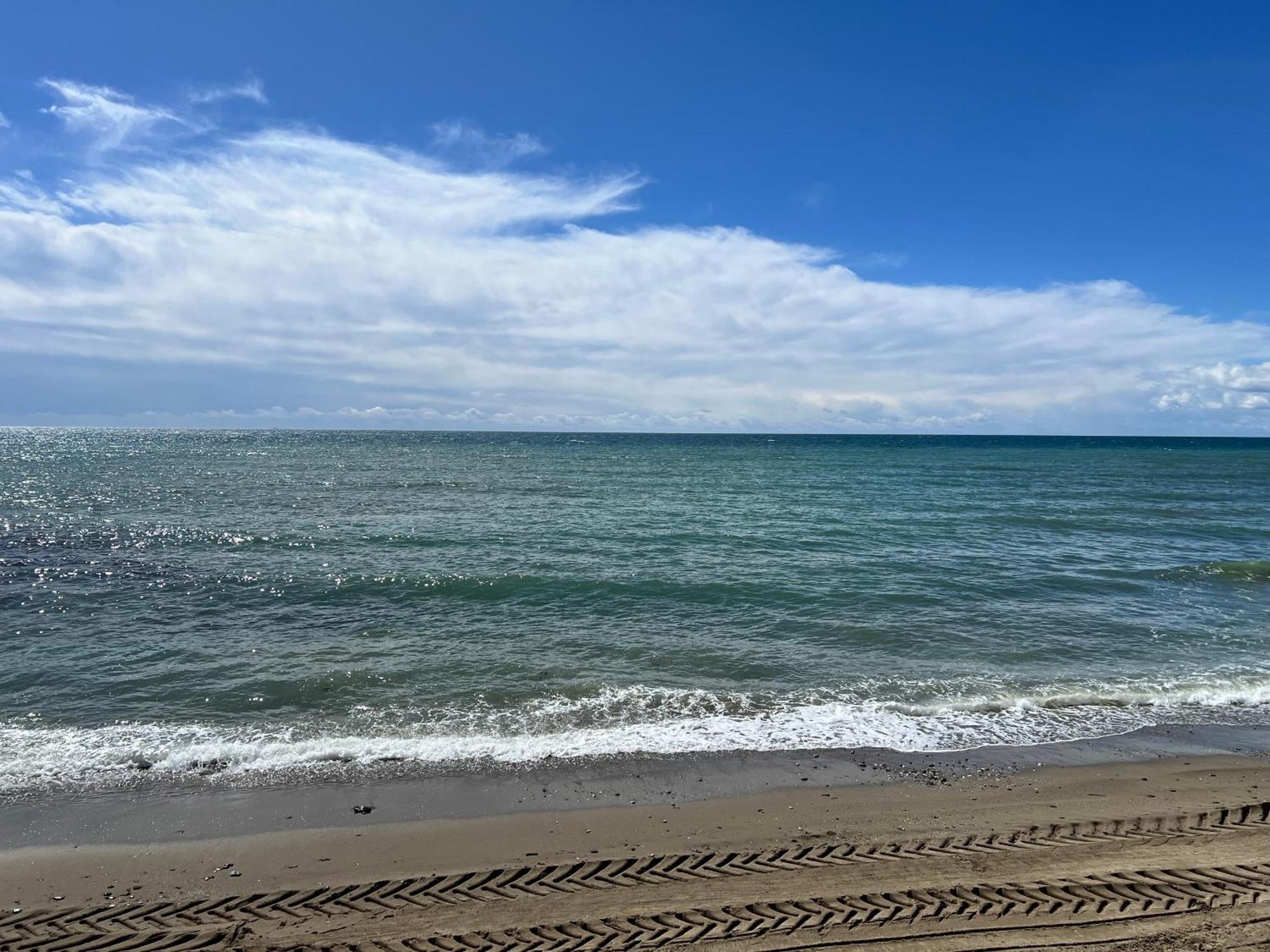 Newly Renovated 2 Bedroom Beachfront House Sitio de Calahonda Exteriör bild