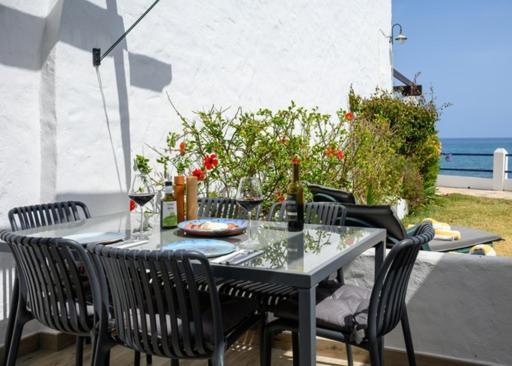 Newly Renovated 2 Bedroom Beachfront House Sitio de Calahonda Exteriör bild
