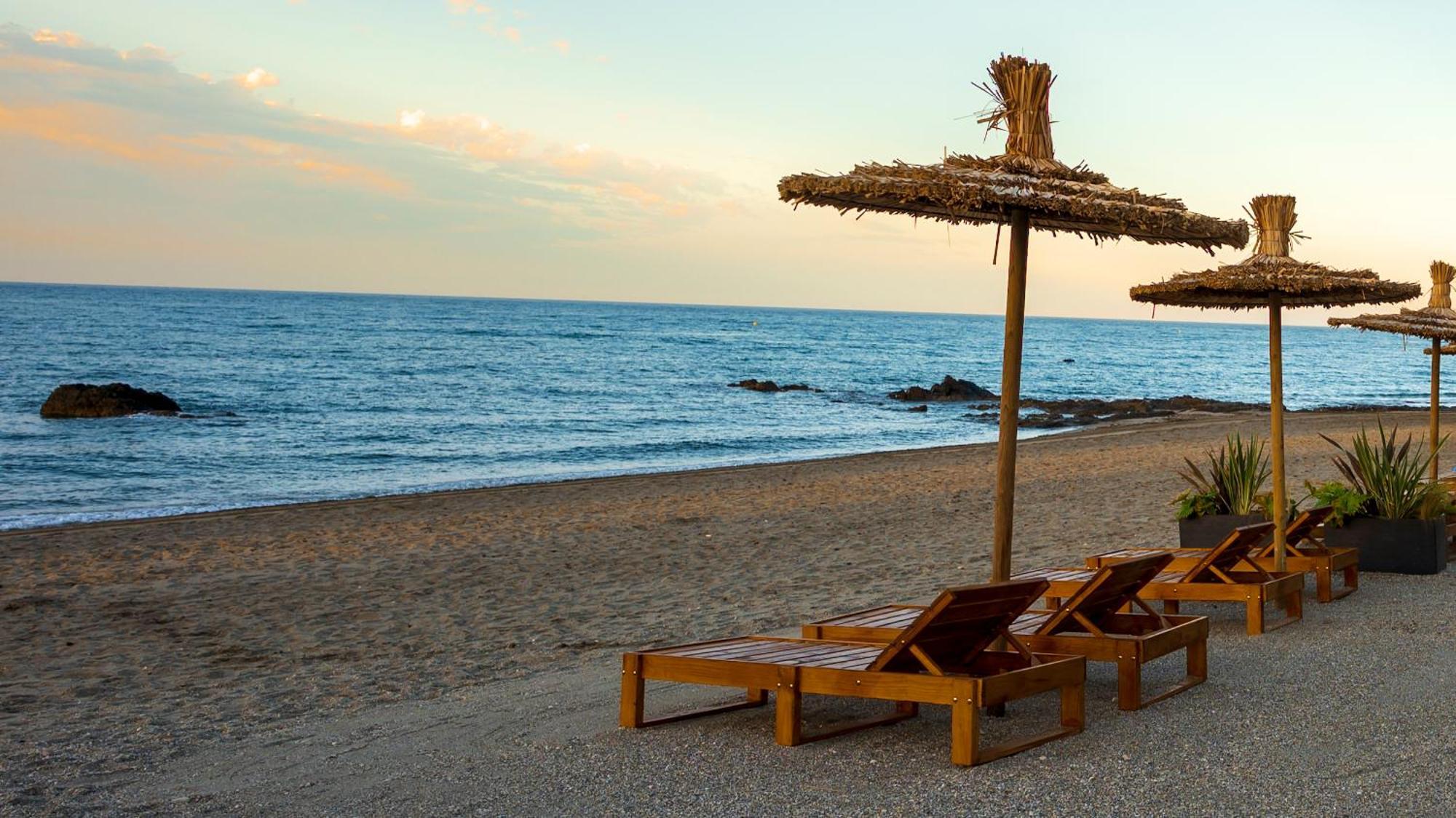 Newly Renovated 2 Bedroom Beachfront House Sitio de Calahonda Exteriör bild